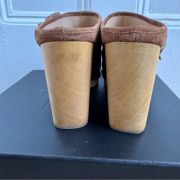 Veronica Beard
Women's Dacey Buckled Strap Clogs Sz 9,5 - Picture 8 of 10
